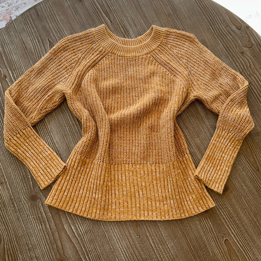 Pretty heathered mustard sweater.